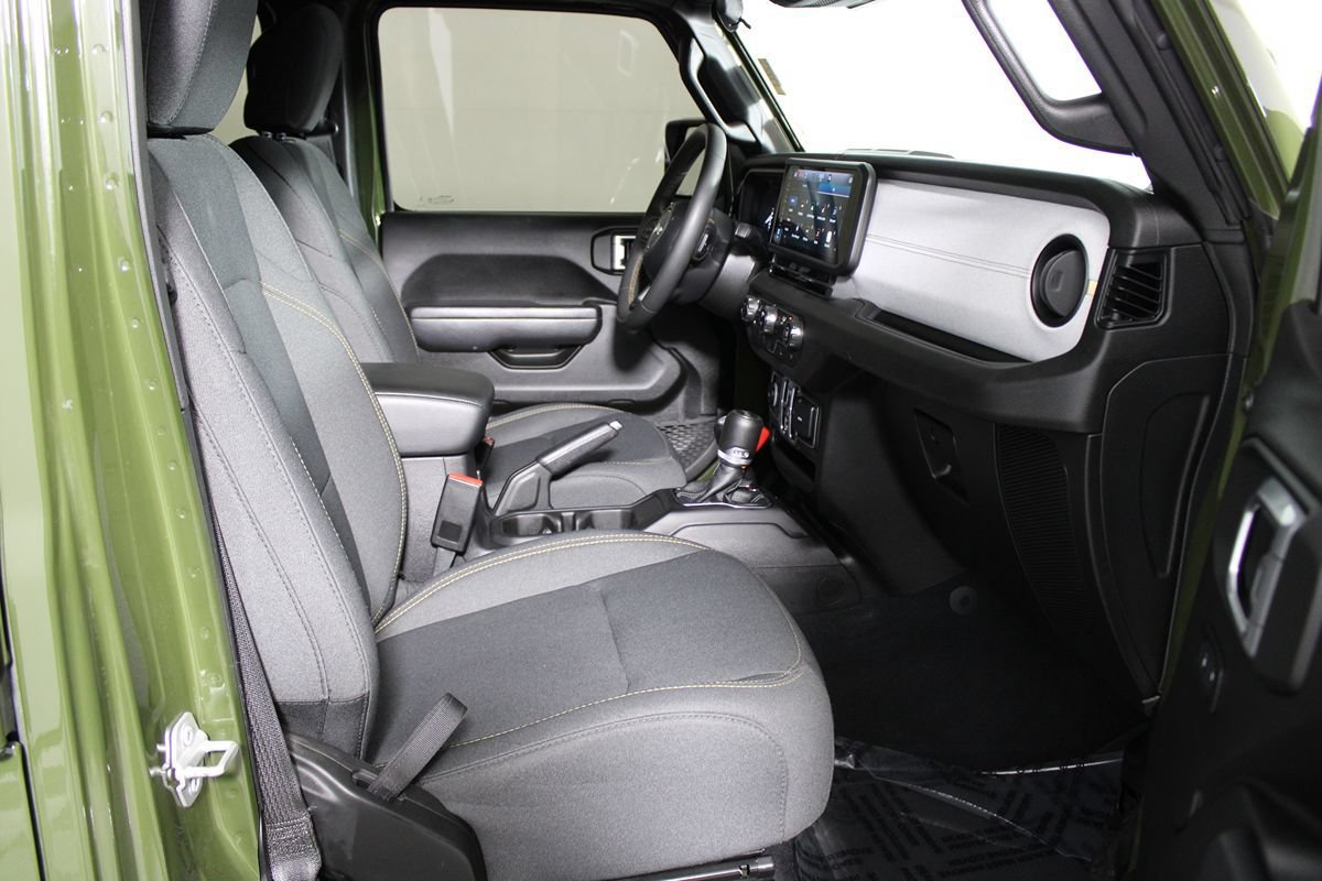 Used 2024 Jeep Wrangler Unlimited AWD/4WD image 8
