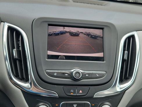 Used 2022 Chevrolet Equinox LS w/ LS Convenience Package FWD image 15