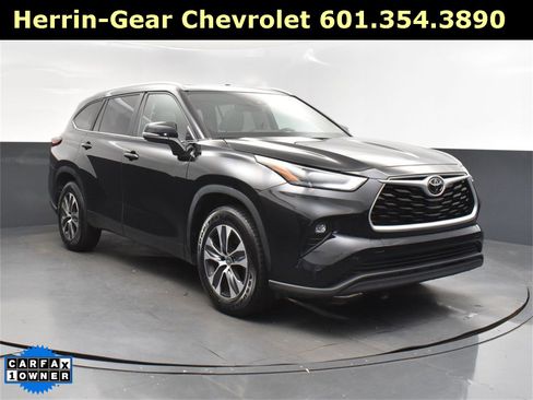 Used 2023 Toyota Highlander XLE image 9