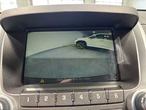 Used 2017 Chevrolet Equinox LT w/ Convenience Package image 16