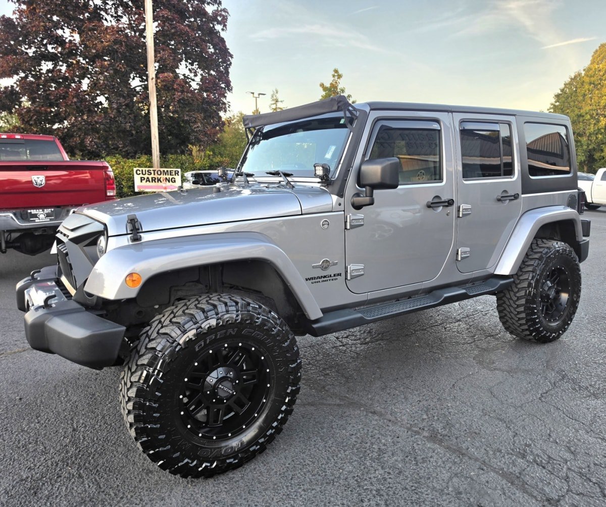 Used 2014 Jeep Wrangler Unlimited Sport AWD/4WD image 2