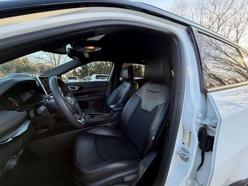 Used 2025 Jeep Compass Trailhawk image 25