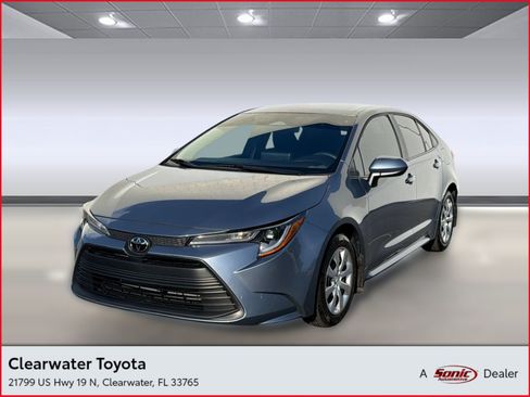 Certified 2025 Toyota Corolla LE FWD image 1