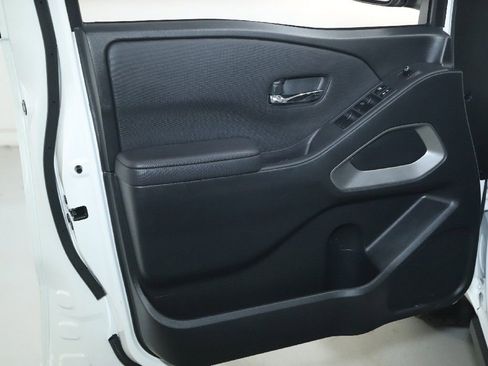 Certified 2024 Nissan Frontier SV w/ Hardbody Edition image 15