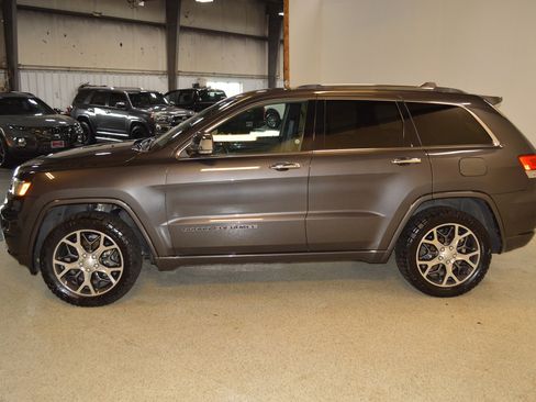 Used 2019 Jeep Grand Cherokee Overland image 6