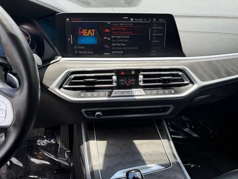 Used 2022 BMW X7 xDrive40i w/ Premium Package AWD/4WD image 21