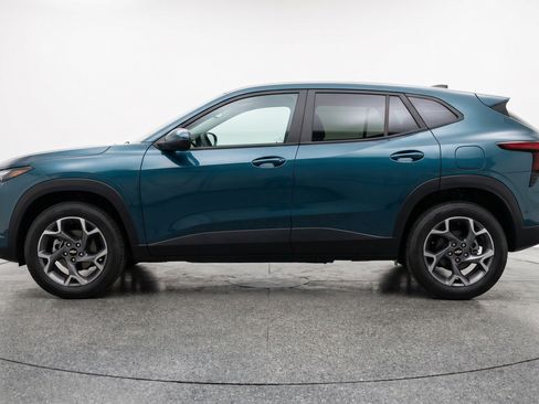 Used 2025 Chevrolet Trax LT w/ LT Convenience Package FWD image 5