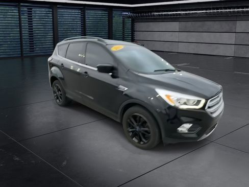 Used 2018 Ford Escape SEL image 2