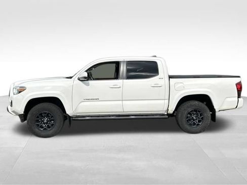 Used 2022 Toyota Tacoma SR5 w/ Technology Package AWD/4WD image 2