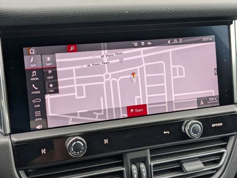 Certified 2026 Porsche Macan image 18