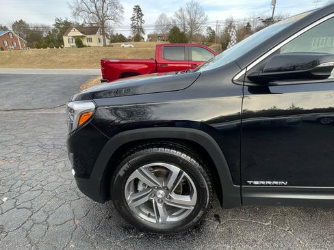 Used 2021 GMC Terrain SLT image 2