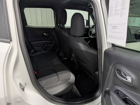 Used 2022 Jeep Renegade Altitude w/ Convenience Group image 24