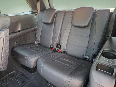 Used 2024 Mercedes-Benz GLS 450 4MATIC image 10