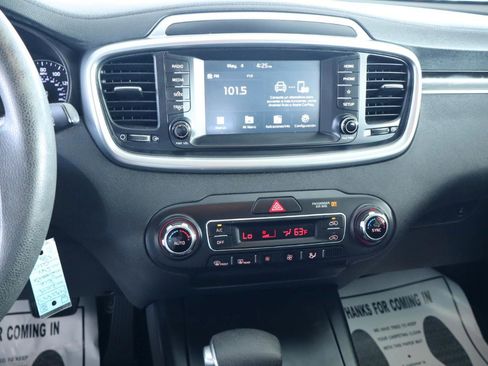 Used 2019 Kia Sorento FWD V6 image 19