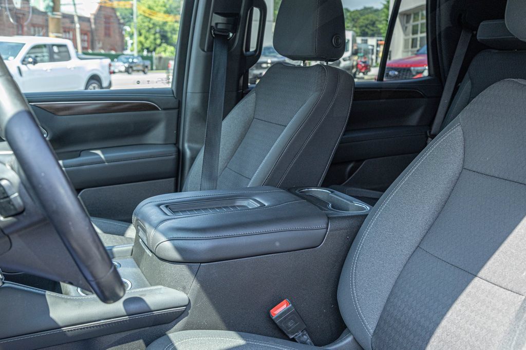 Used 2022 GMC Yukon SLE w/ Gmc Pro Safety Plus Package AWD/4WD image 21