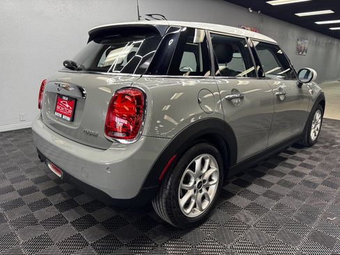 Used 2019 MINI Cooper 4-Door Hardtop w/ Premium Package image 12