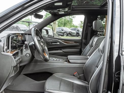 Used 2023 Cadillac Escalade Premium Luxury AWD/4WD image 27