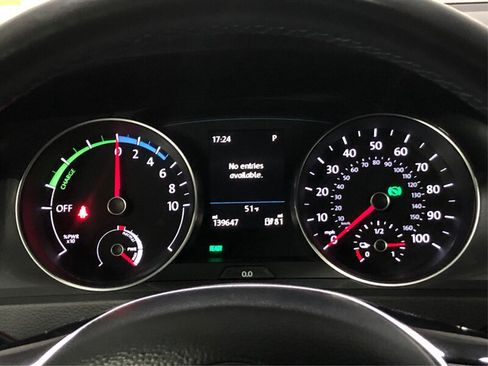 Used 2017 Volkswagen e-Golf SE w/ DC Fast Charging Package image 14