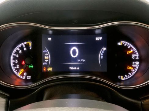 Used 2019 Jeep Grand Cherokee Limited image 15