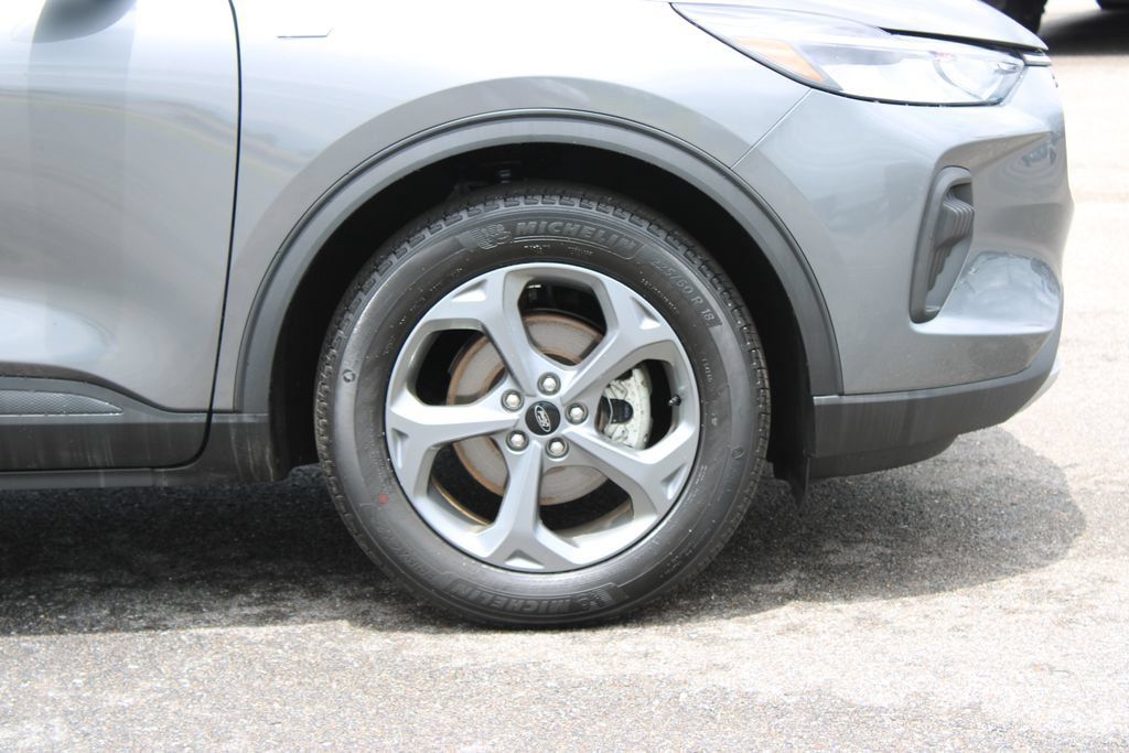 Used 2025 Ford Escape ST-Line FWD image 12