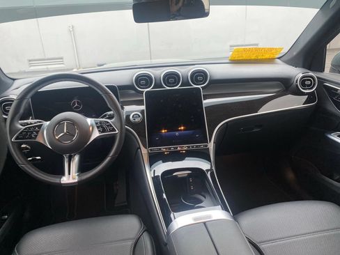 Used 2025 Mercedes-Benz GLC 300 4MATIC image 12
