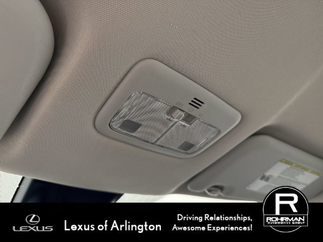 Used 2017 Toyota Corolla LE w/ Carpet Mat Package (TMS) FWD image 10