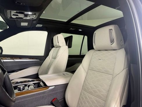 Used 2025 Cadillac Escalade Sport Platinum w/ LPO, Floor Liner Package AWD/4WD image 6