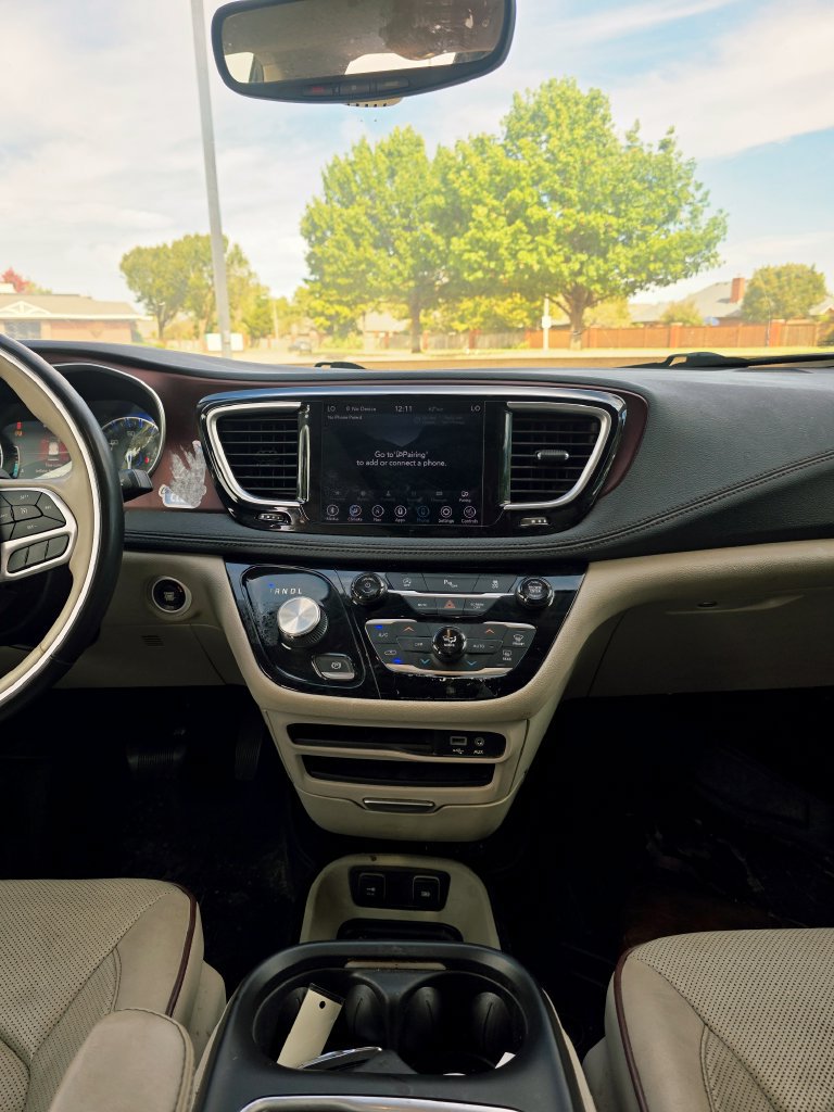 Used 2020 Chrysler Pacifica Limited FWD image 34