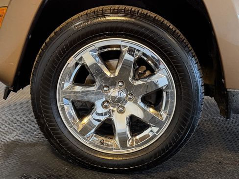 Used 2012 Jeep Liberty Limited w/ Tire & Wheel Group image 9