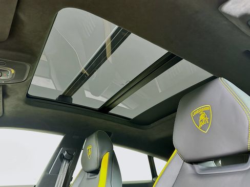 Used 2025 Lamborghini Urus SE AWD/4WD image 28