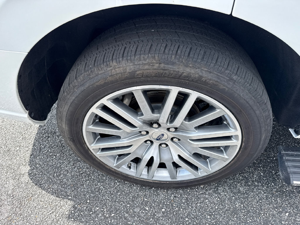Used 2023 Ford Expedition Platinum AWD/4WD image 16