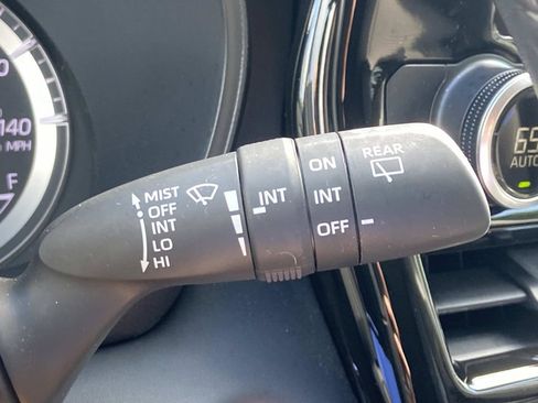 Used 2023 Toyota Highlander LE FWD image 32