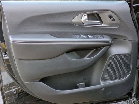 New 2026 Chrysler Pacifica Select FWD image 11
