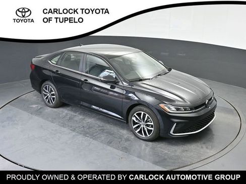 Used 2025 Volkswagen Jetta SE w/ Sunroof Package image 31