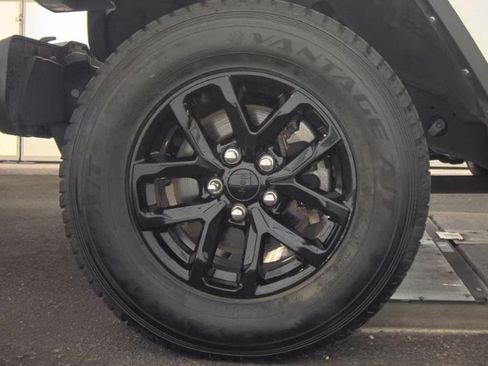 Used 2022 Jeep Gladiator Sport AWD/4WD image 11