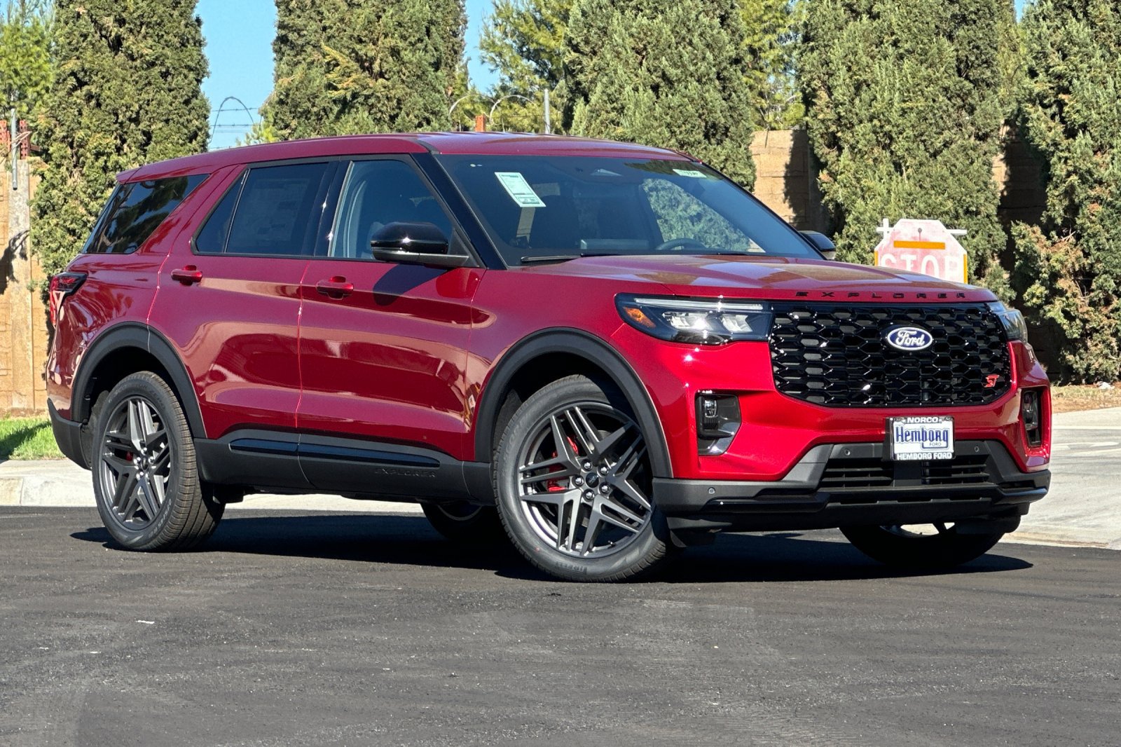 New 2027 Ford Explorer ST AWD/4WD image 2