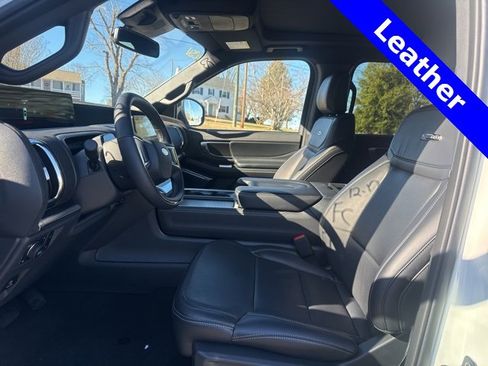 Used 2025 Ford Expedition Platinum w/ Stealth Appearance Package image 6