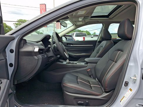 New 2026 Nissan Altima 2.5 SR w/ SR Midnight Edition Package AWD/4WD image 10