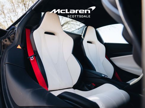 Used 2024 McLaren 750S Spider image 22
