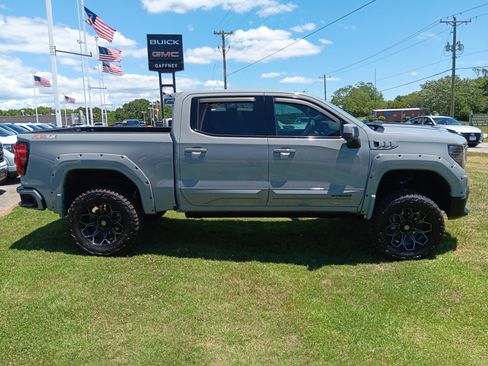 Used 2025 GMC Sierra 1500 AT4 w/ AT4 Premium Package AWD/4WD image 8