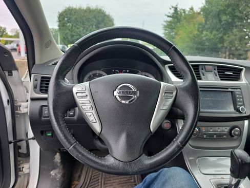 Used 2014 Nissan Sentra SR w/ SR Driver Package FWD image 15