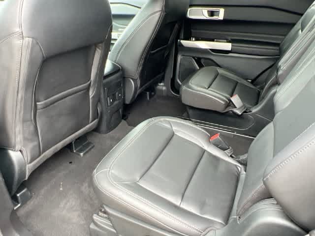 Used 2023 Ford Explorer XLT w/ Equipment Group 202A AWD/4WD image 18