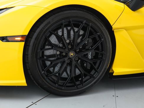 Used 2024 Lamborghini Revuelto image 13