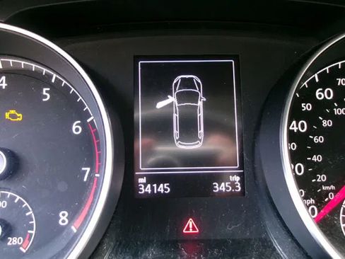 Used 2019 Volkswagen Golf S FWD image 19