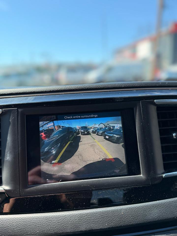 Used 2019 Chrysler Pacifica Touring-L FWD image 13