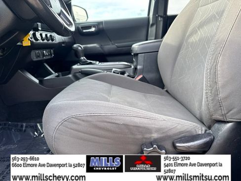 Used 2018 Toyota Tacoma TRD Off-Road AWD/4WD image 10