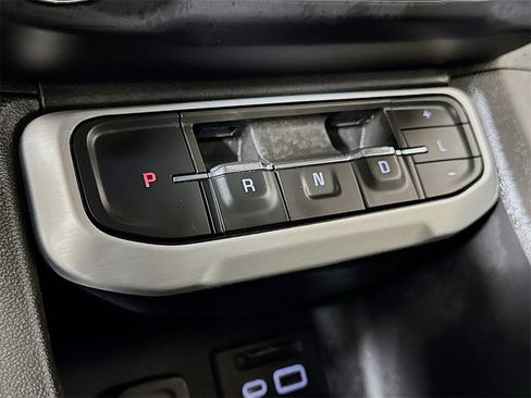 Used 2023 GMC Acadia SLT image 15