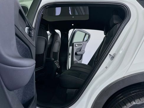 Used 2023 Volvo C40 P8 Recharge Ultimate image 32