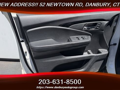 Used 2019 Honda Pilot Touring image 10