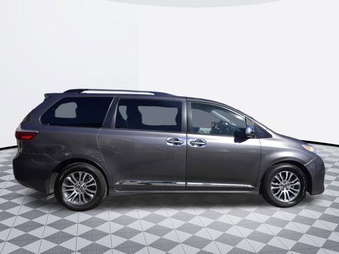 Used 2018 Toyota Sienna XLE Premium image 5